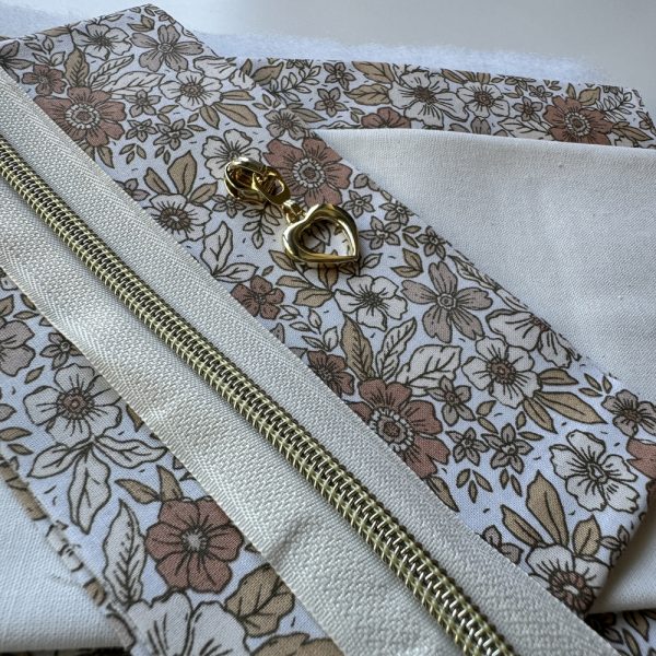 kit couture pochette matelassée à froufrous