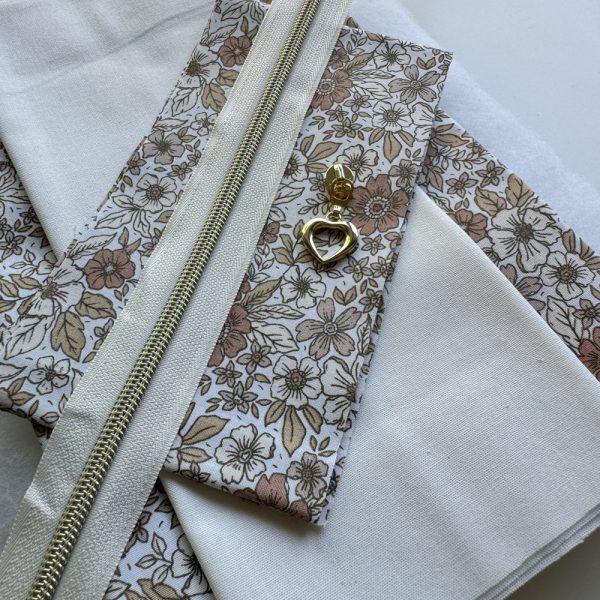 kit couture pochette matelassée à froufrous